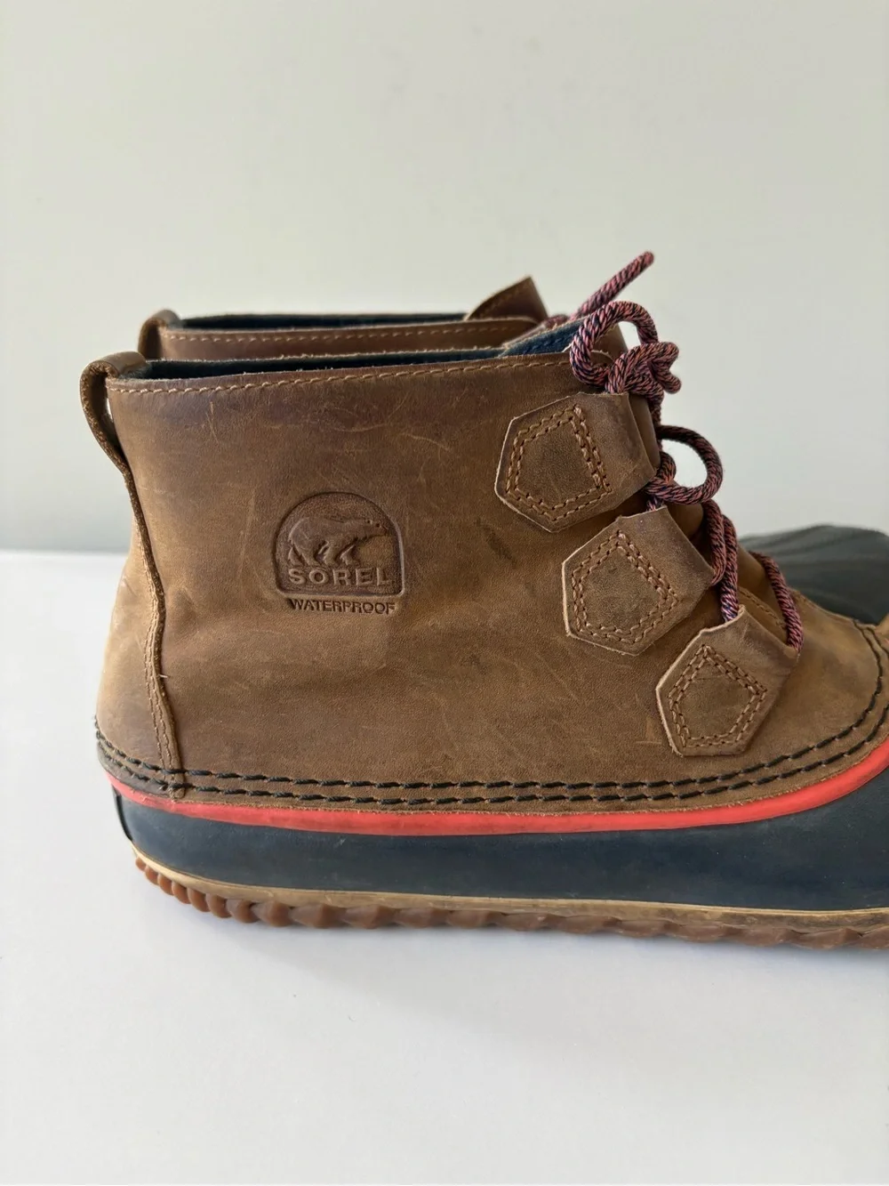 Sorel Out N’ About Leather Duck Boots Size 11